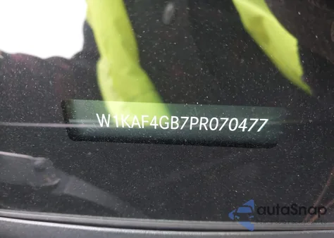 2023 Mercedes-Benz C 300 Sedan z USA, uszkodzony, nr VIN W1KAF4GB7PR070477